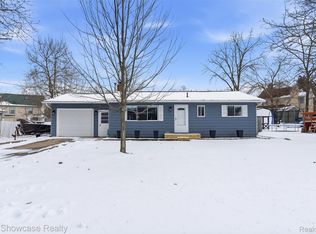 214 Willow Ln, Linden, MI 48451