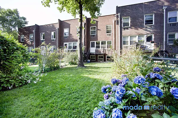 Sold by Moda Realty | media 20