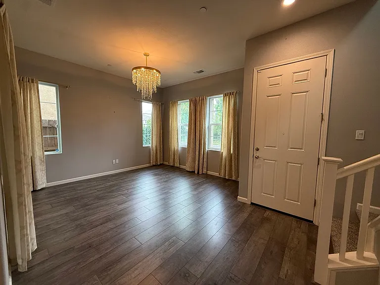 3672 Iskenderun Ave — Photo 2