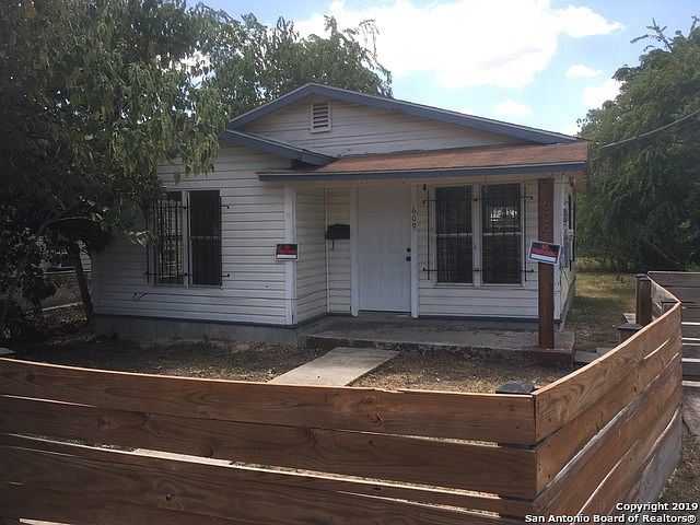 1st image of 609 S Hackberry St