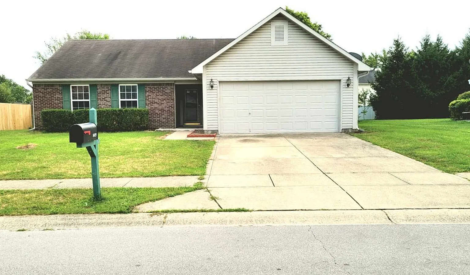 8419 Eagles Nest Dr photo 1