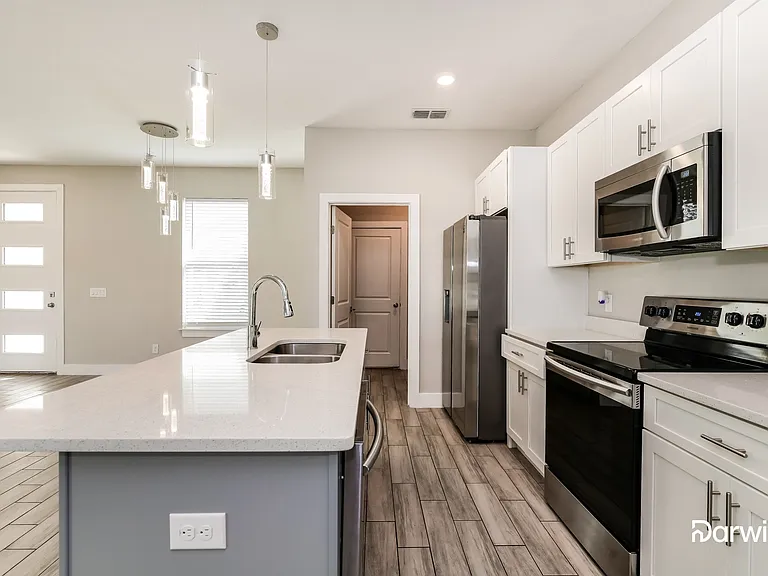 325 Hibiscus Dr — Photo 3