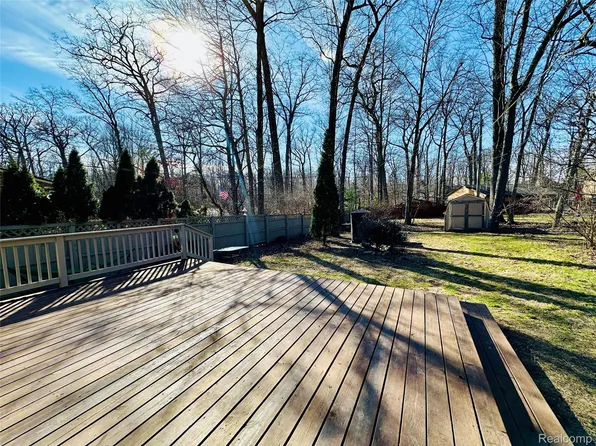 3584 Ashview St, West Bloomfield, MI 48324