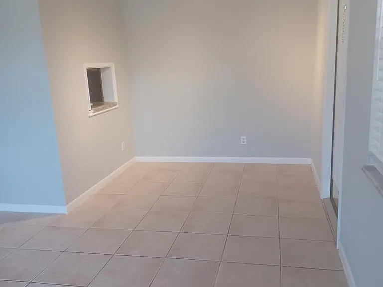 830 N Riverside Dr #102 — Photo 4