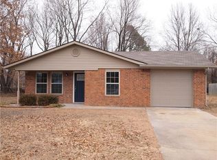 2421 W Meadow Ln, Rogers, AR 72756