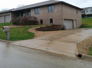 2195 Trenton Rd, Dubuque, IA 52002