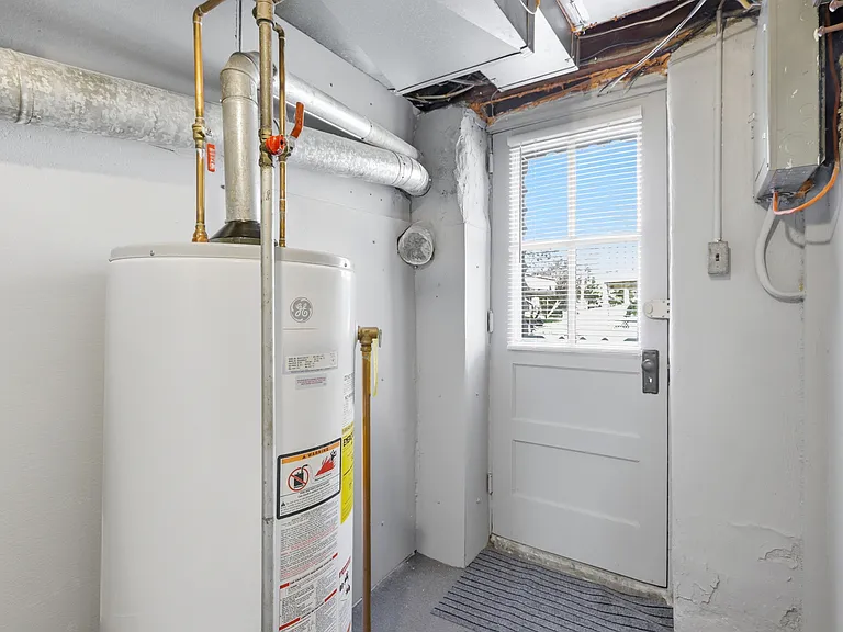 271 W Wyncliffe Ave — Photo 25