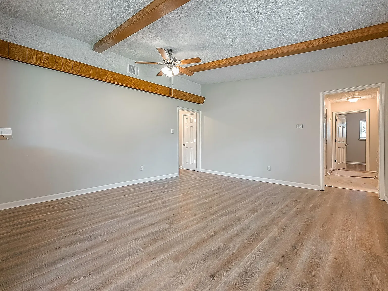 3 bed, 2.0 bath, 1480 sqft, $2,000 — Photo 3