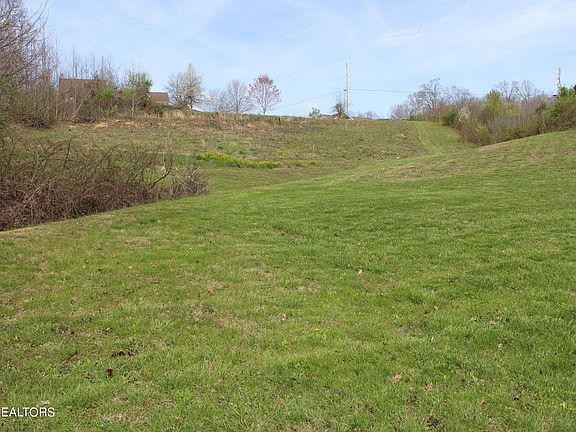 5th image of Foxglen Ln