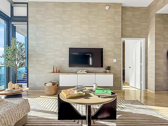 4th image of 88 SW 7th St APT 4004