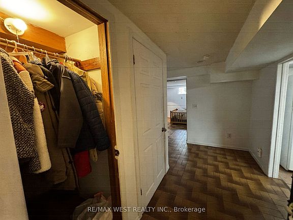 4th image of 31 Valencia Cres