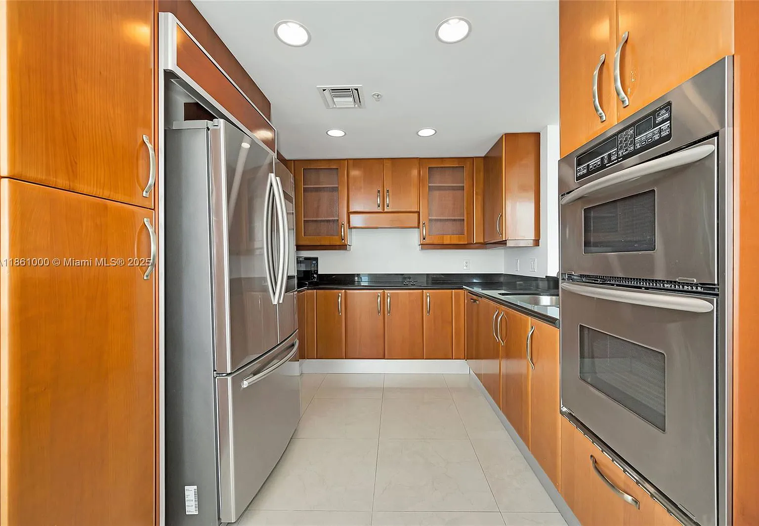 2 bed, 3.0 bath, 1545 sqft, $4,400 — Photo 1