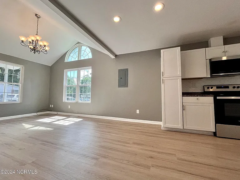 226 Tyson St — Photo 12