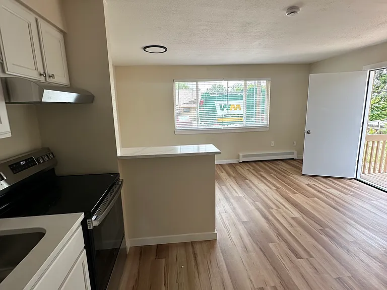 153 S 18th Ave #6 — Photo 5
