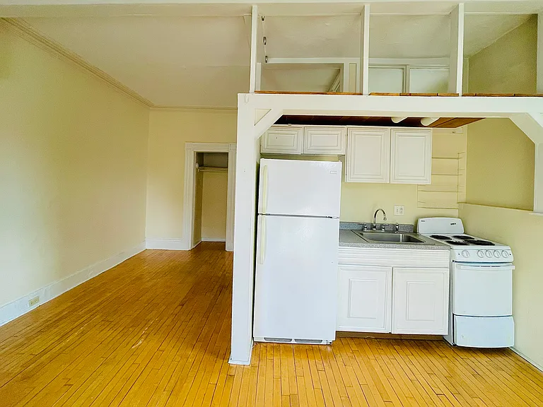 111 College St #1C — Photo 7