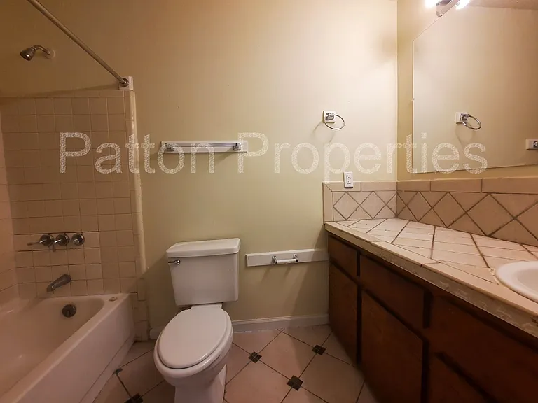1005 Lynn St #A & B — Photo 8