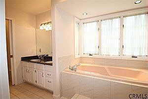 3rd image of 7 Wedgewood Ln
