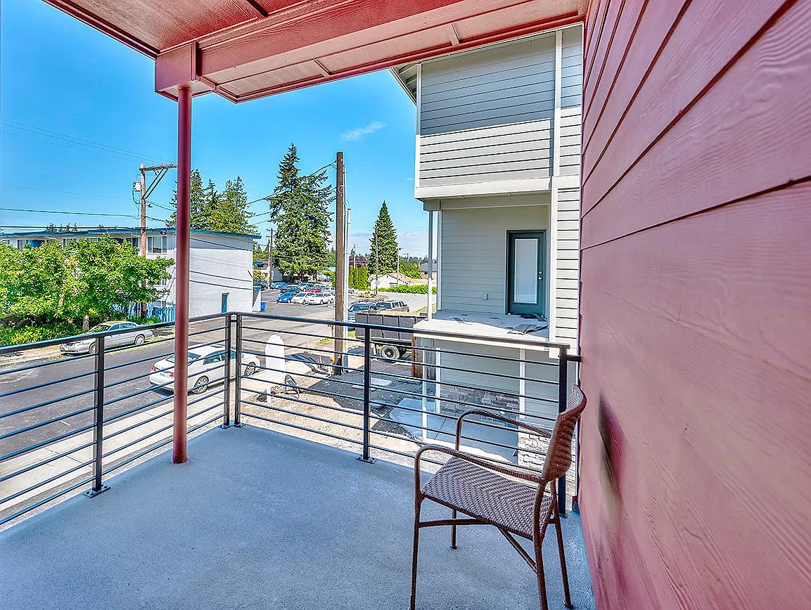 7109 Rainier Dr — Photo 2