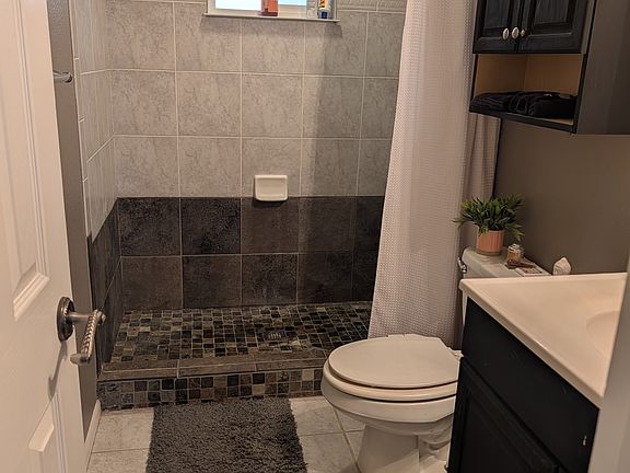 4th image of 450 W Ridge Dr