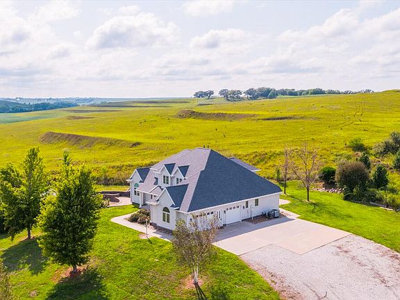 3rd image of 802 Cedar Rd