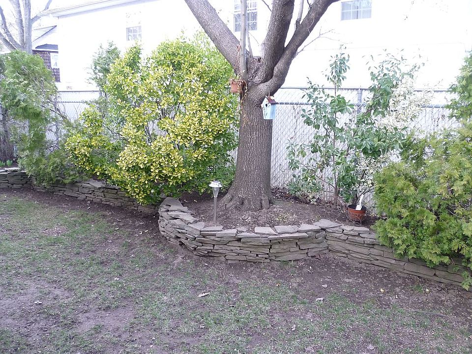 1st image of 252 Poultney St