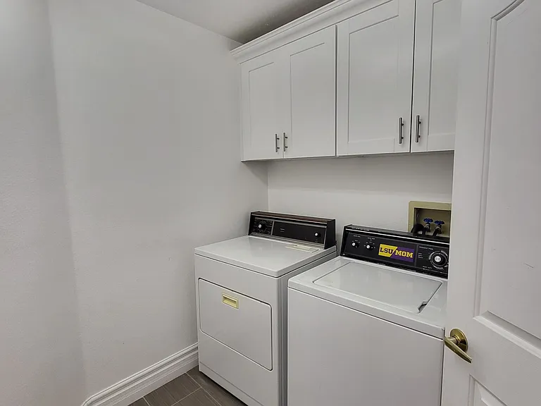 10124 Hill Country Ave — Photo 12