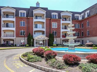 107 Regency Pl, Woodbridge, NJ 07095