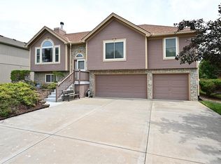 19617 Harbor Dr, Smithville, MO 64089