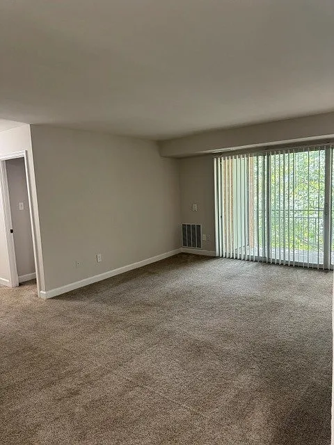 2 bed, 1040 sqft, $2,290 — Photo 3