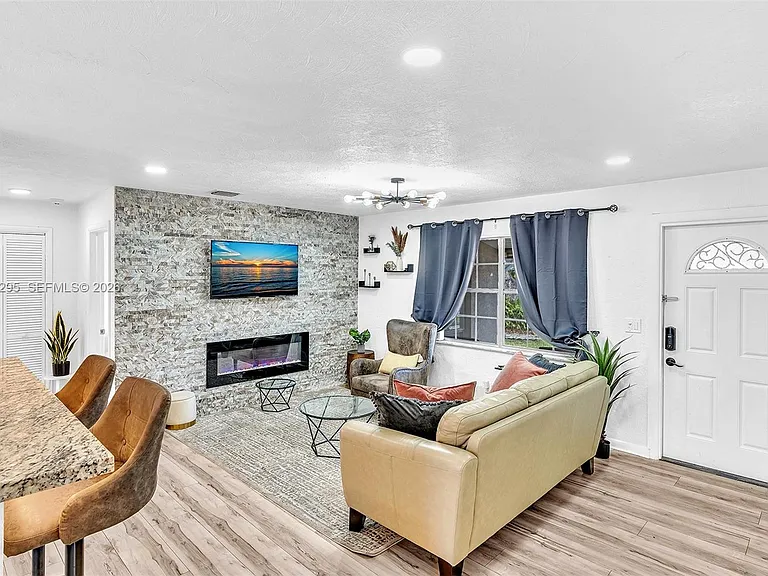 4633 SW 28th Ave — Photo 12