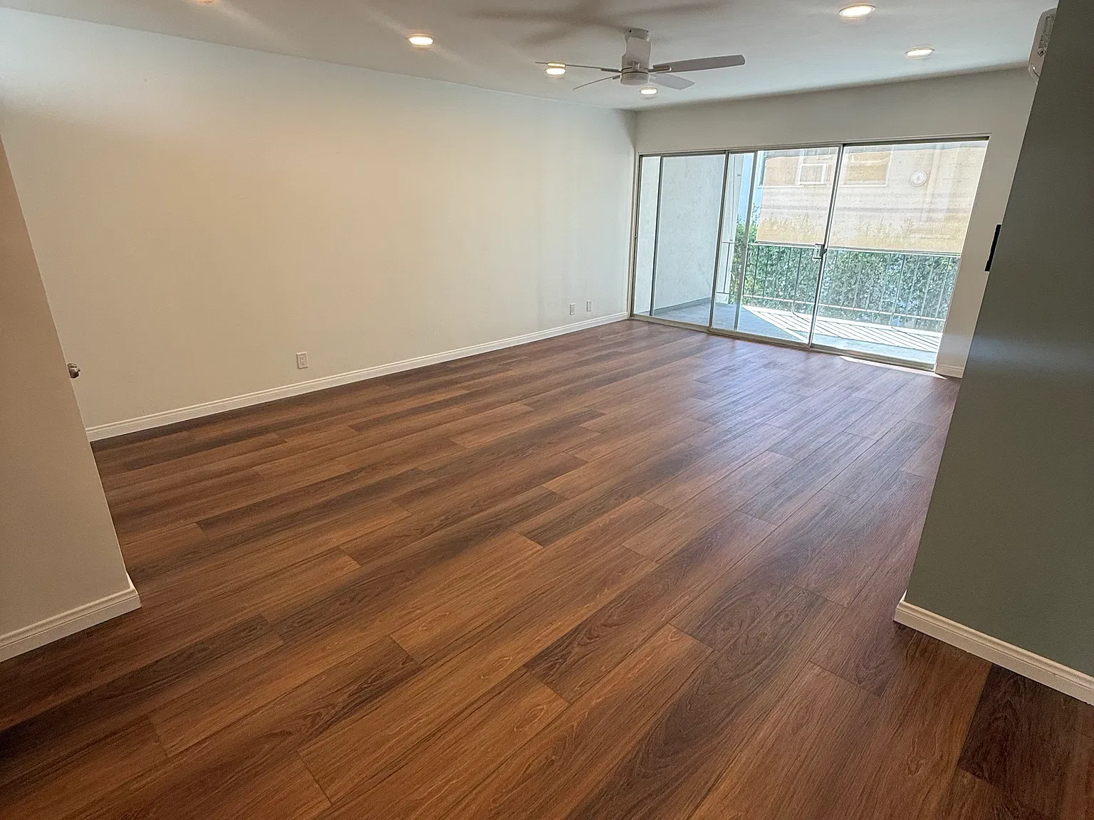 2 bed, 921 sqft, $3,100 — Photo 3