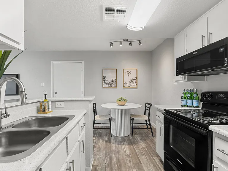 Modern Kitchen and Dining Area