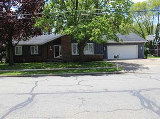 945 Nicolet Ave, Oshkosh, WI 54901