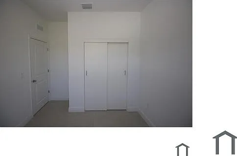 1138 Darling St E — Photo 11
