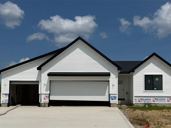 928 Lavender Ln, Pella, IA 50219
