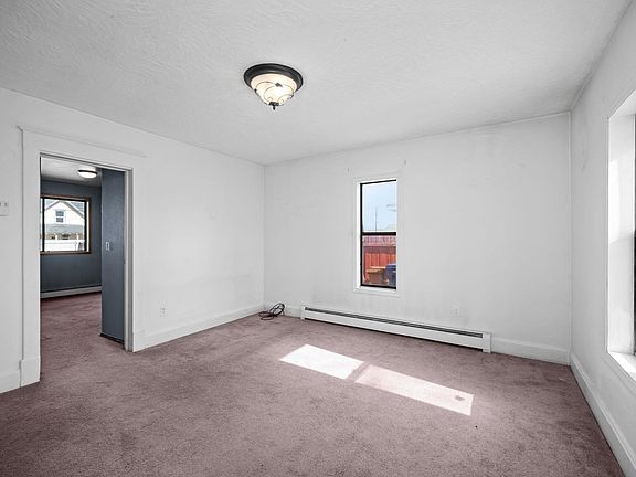 3rd image of 2515 E Everett Ave