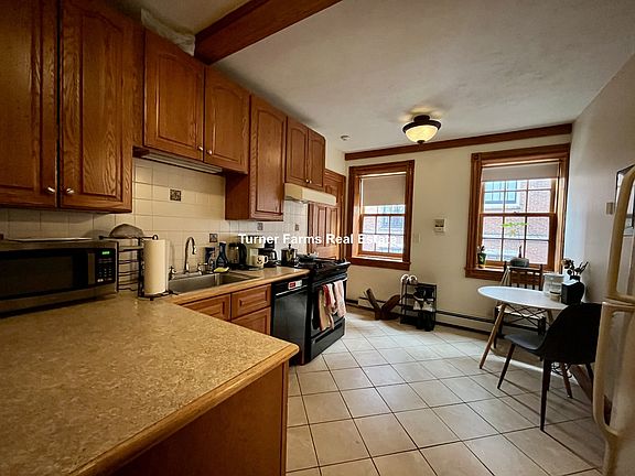 2nd image of 61R Anderson St #6R