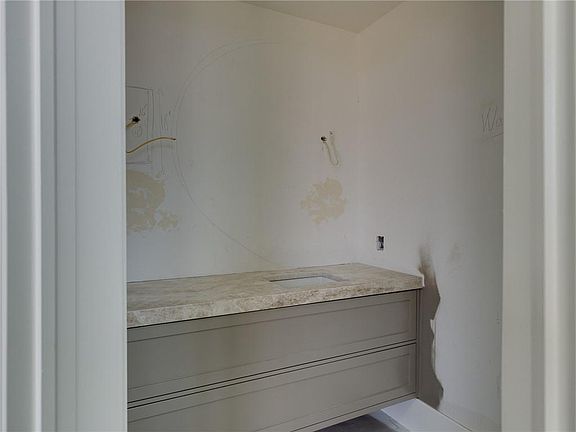 5th image of 1111 Cumberland Ct