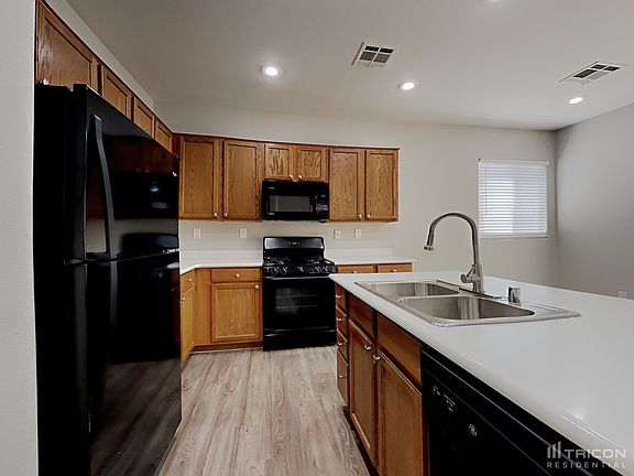 5th image of 9192 Weeping Hollow Ave