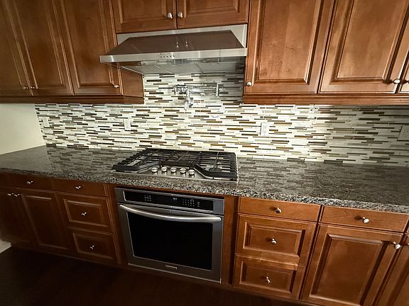2nd image of 516 Willow Glen Ct