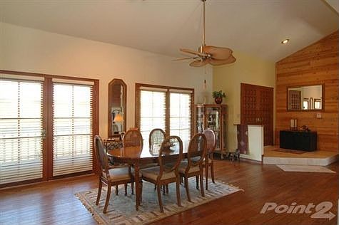 4821_Troydale_Rd_FoyerDiningRoom