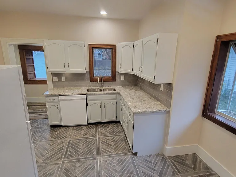 1047 N Coolidge Ave — Photo 19