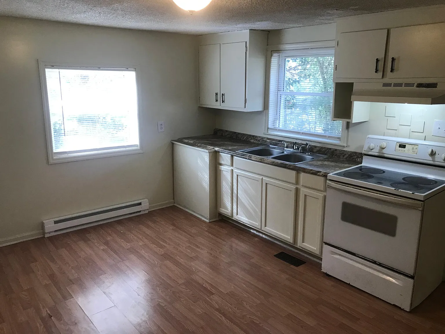 3 bed, 1300 sqft, $1,650 — Photo 3