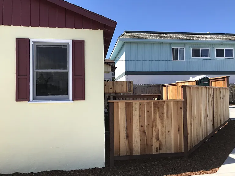 543 Kings Ave — Photo 3