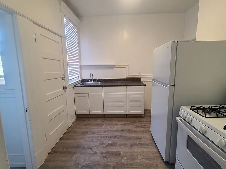 2411 Bryant St — Photo 5