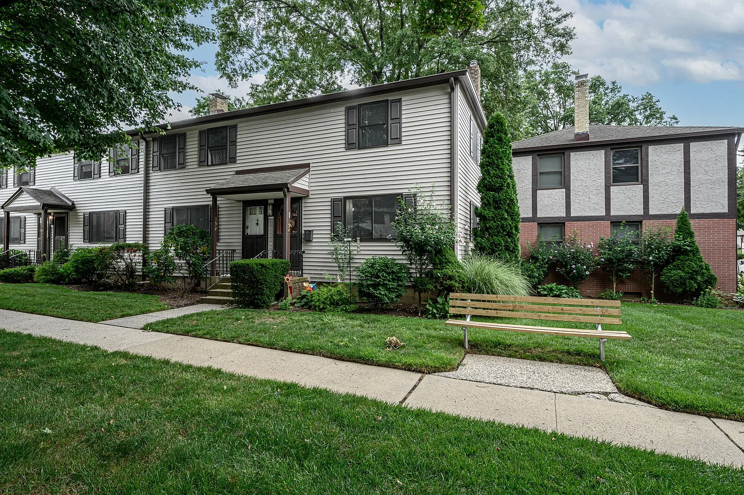 194 Newman St photo 1