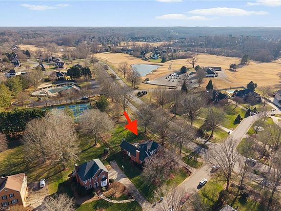 3rd image of 108 Suntree Dr