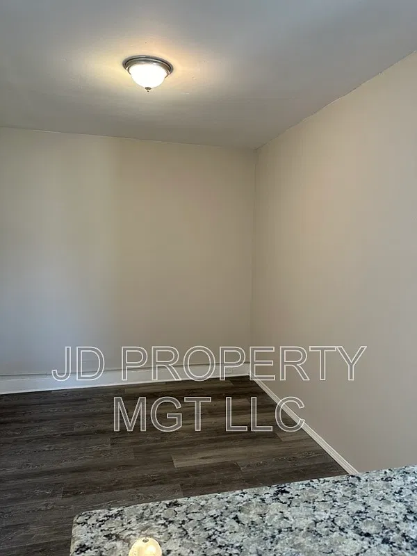 2 bed, 1.0 bath, $2,100 — Photo 4