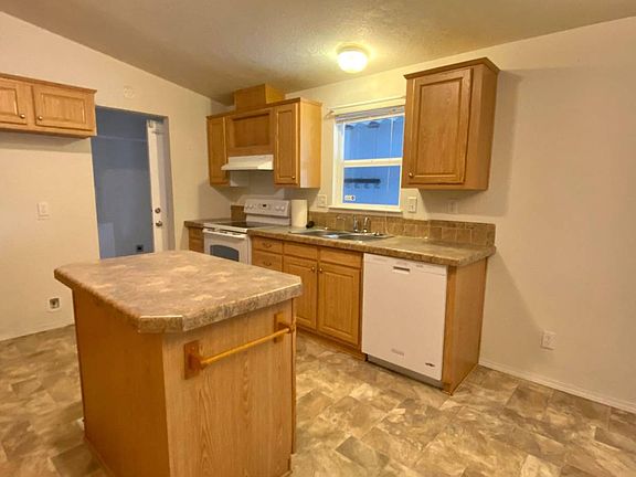 3rd image of 230 Oak Leaf Ln