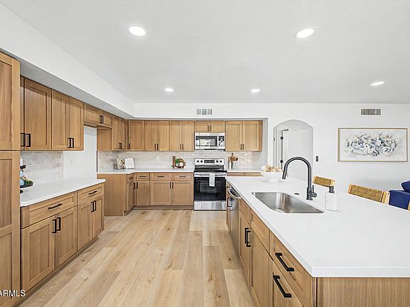 3rd image of 7380 W PIUTE Avenue
